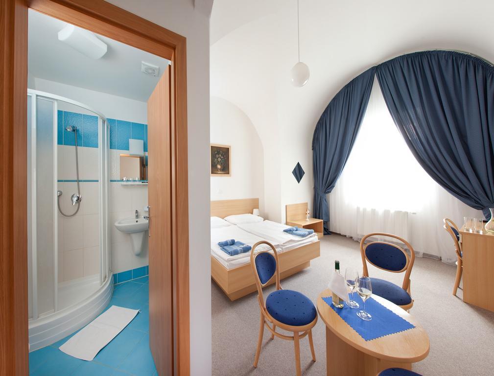 Hotel Pod Zamkem 博斯科维采 外观 照片
